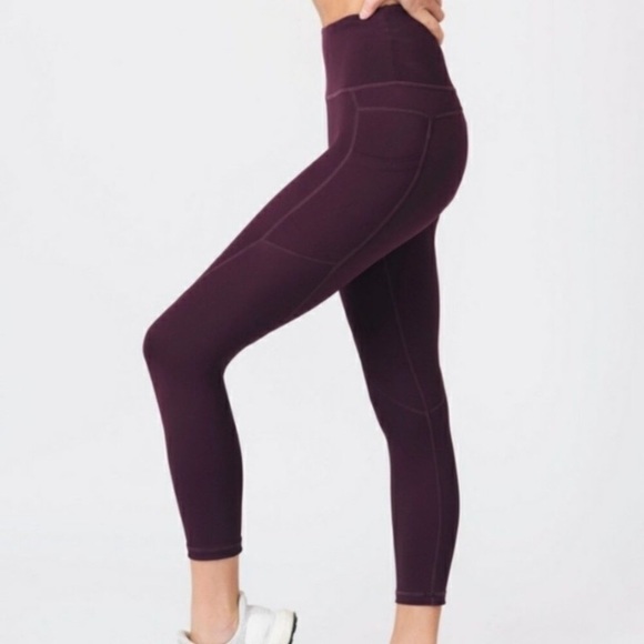 ZYIA Pants - ZYIA Light n Tight Hi Rise Capri in Plum Size 8-10